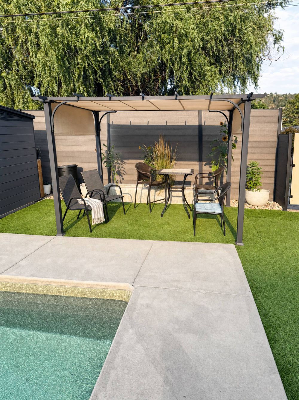 Pergola bistro by the pool