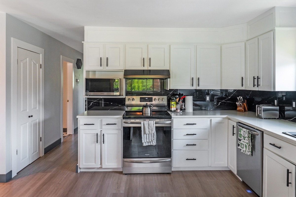Full kitchen